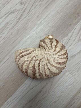 Poolside Raffia Anna Seashell Clutch